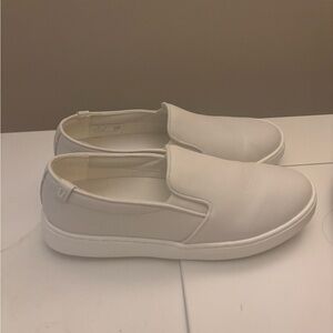 Vionic Cream Slip-On Shoes